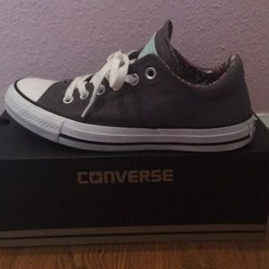 Gray converse shoes size 7